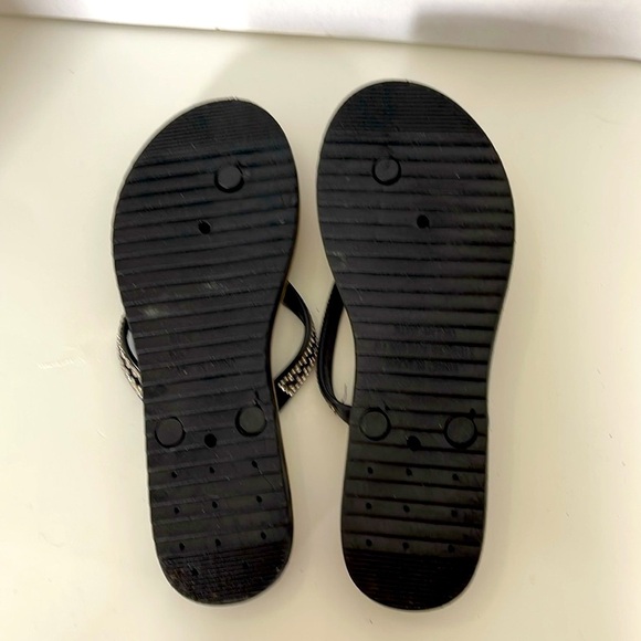 Women’s Black Flip Flops Rhinestone Toe Thong
Size 7-8 Medium - Picture 5 of 7